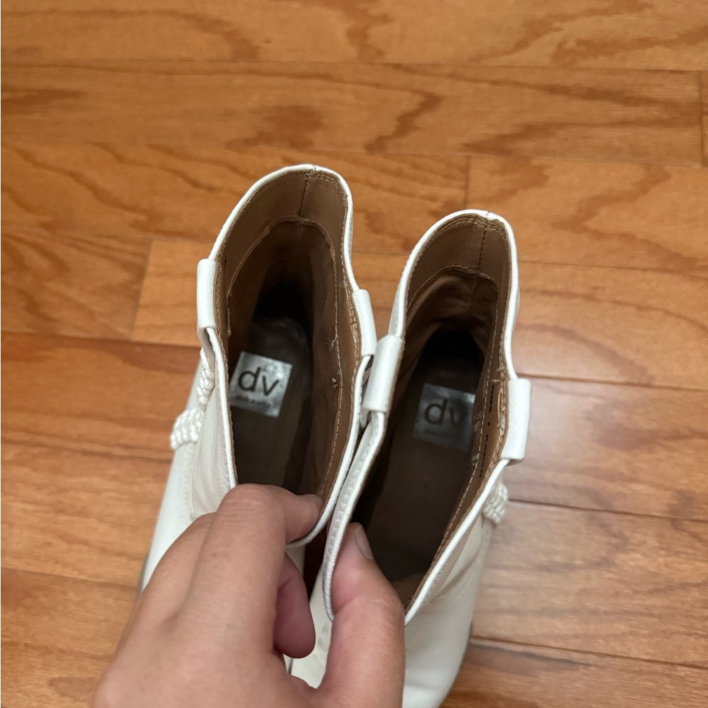 White Boots - Picture 7 of 7